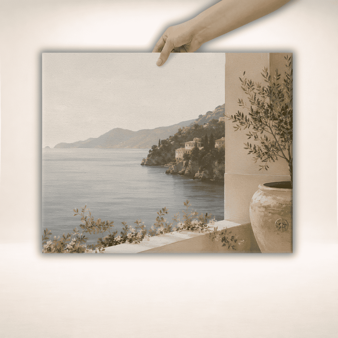 Großes Amalfi Stillness Leinwandbild mit mediterranem Küstenmotiv, von einer Hand gehalten