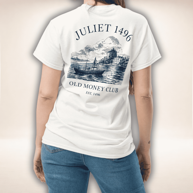 Old Money Club Shirt in Weiß, getragen mit mediterranem Rückenmotiv
