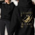 Schwarzer Siena Club Hoodie am Model in Vorder- und Rückansicht mit goldfarbenem „Hot Coffee & Cars“-Rückenmotiv.
