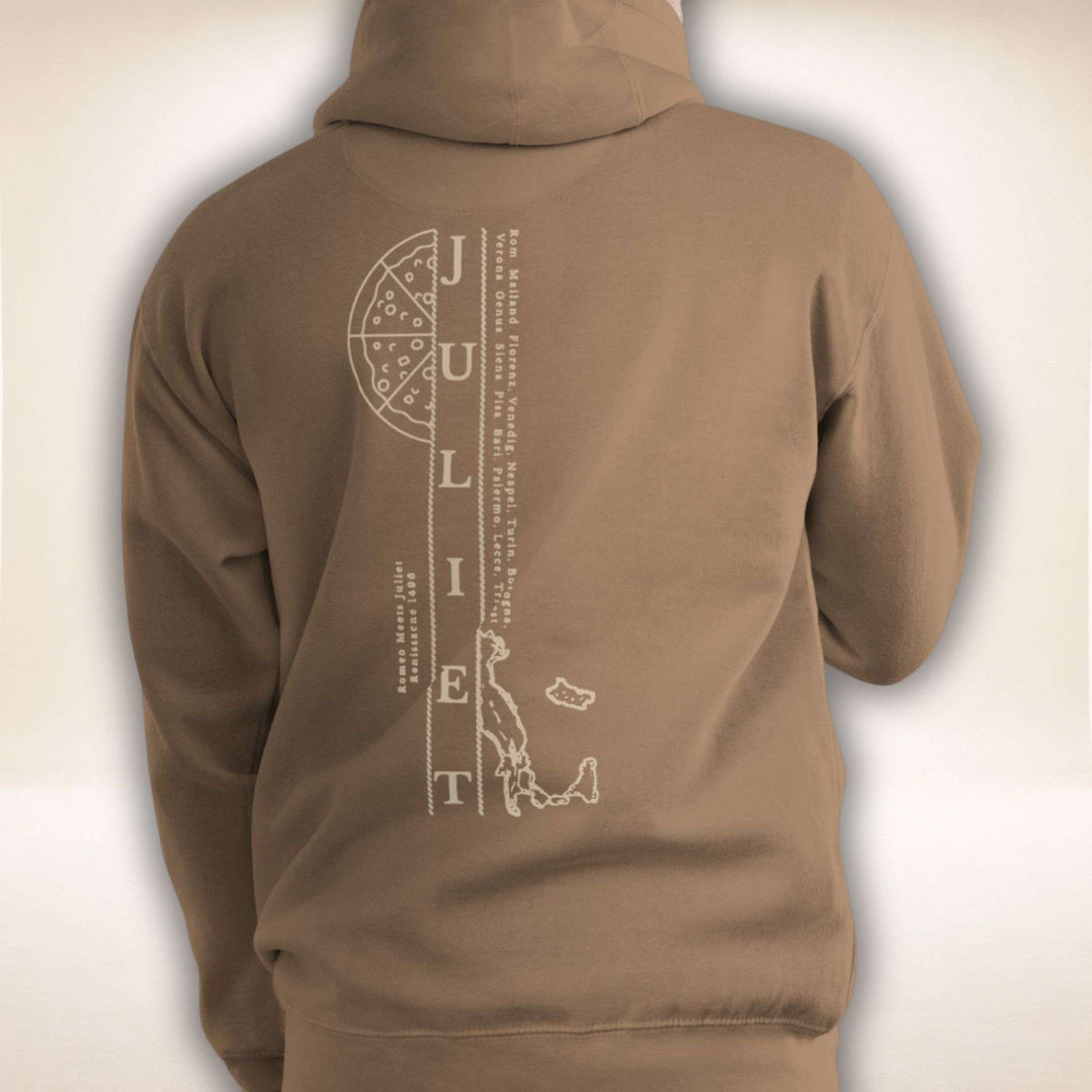 Hoodie La Serenità in Latte mit goldfarbener Italienkontur und Juliet-Schriftzug auf dem Rücken