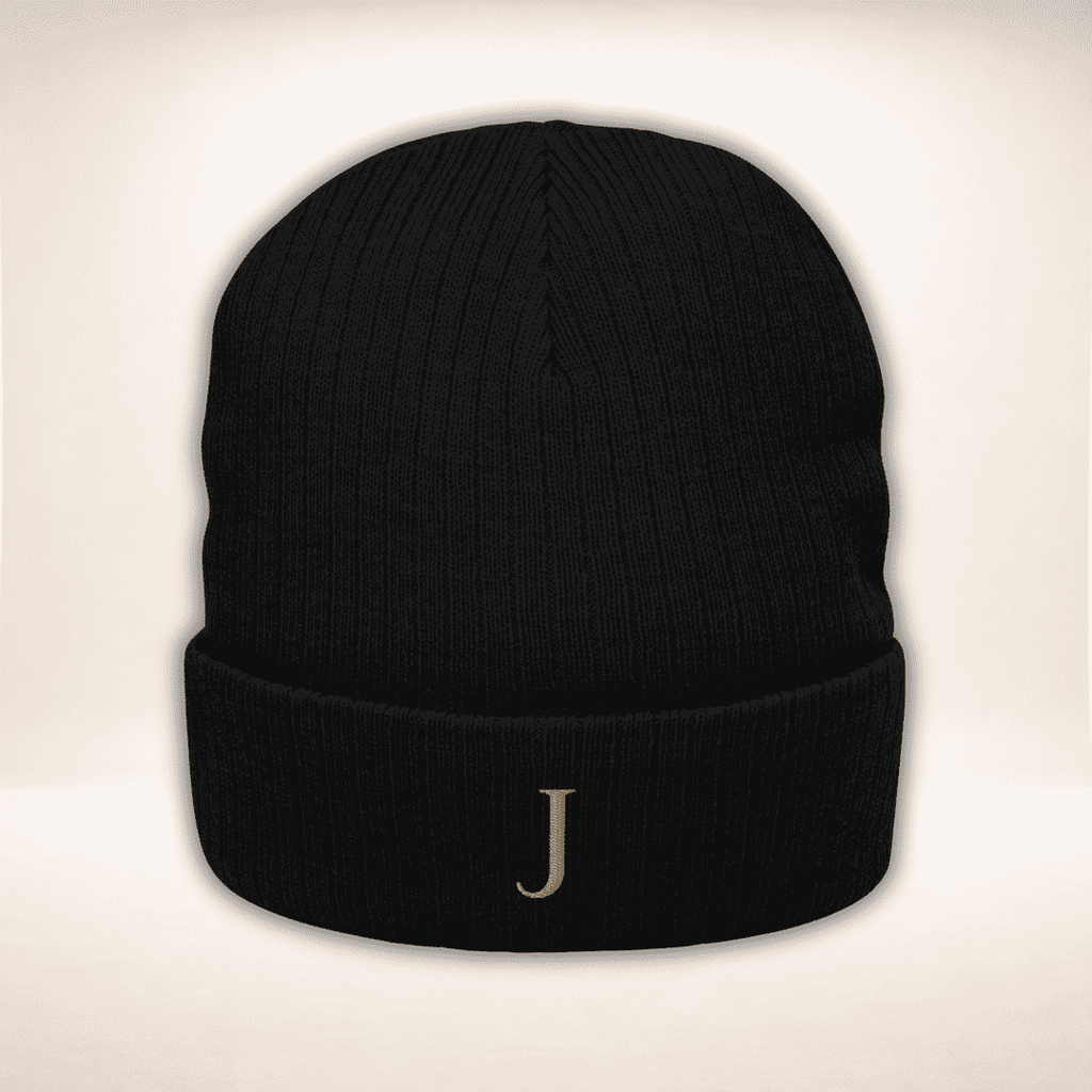 Club Juliet Mütze in Schwarz mit goldfarbenem J
