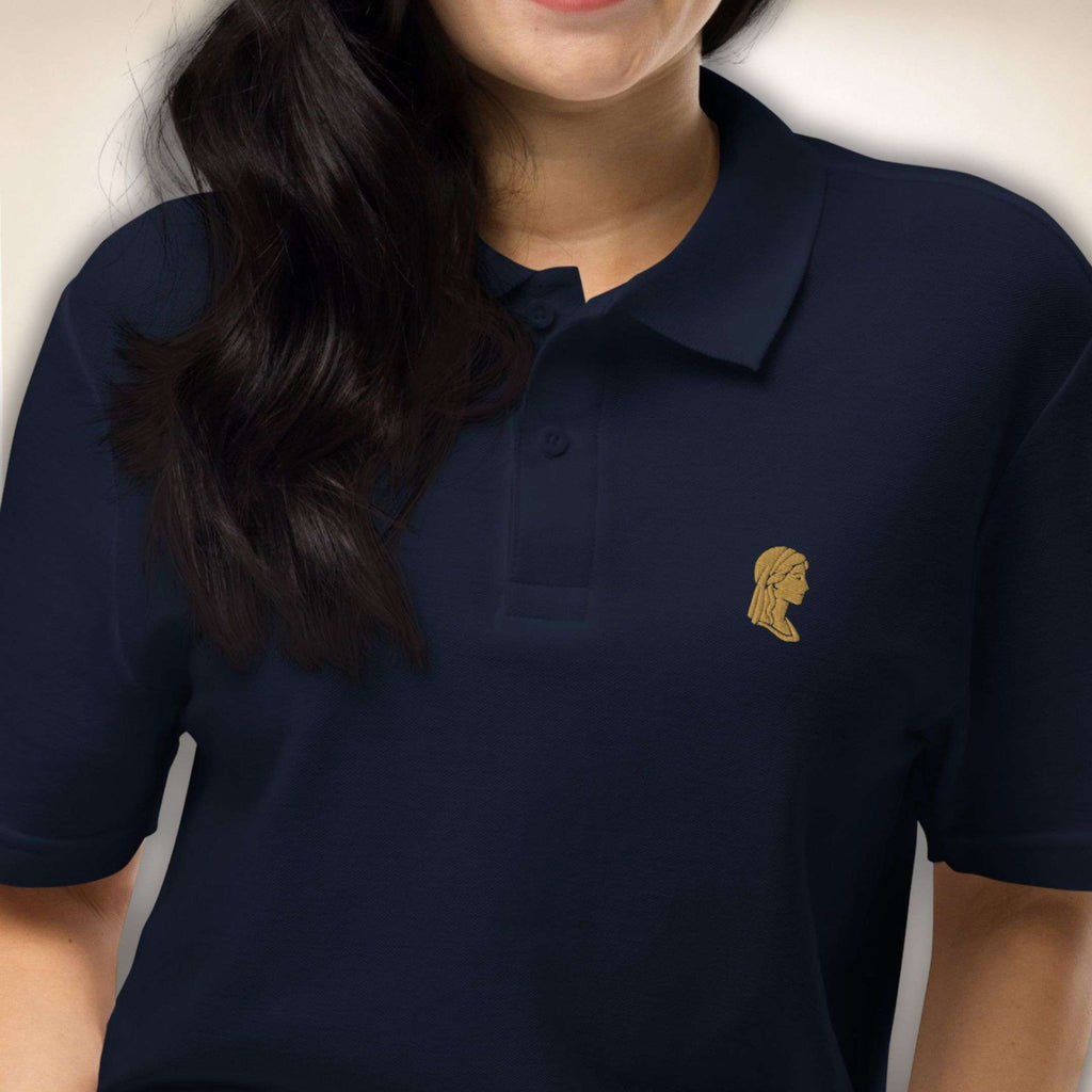 Juliet Silhouette Poloshirt in Navy mit goldfarbener Juliet-Stickerei, Nahaufnahme