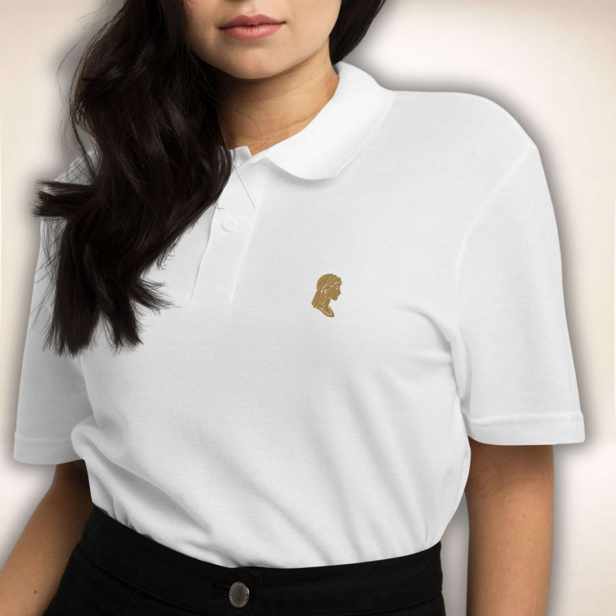 Juliet Silhouette Poloshirt in Weiß mit goldfarbener Juliet-Stickerei