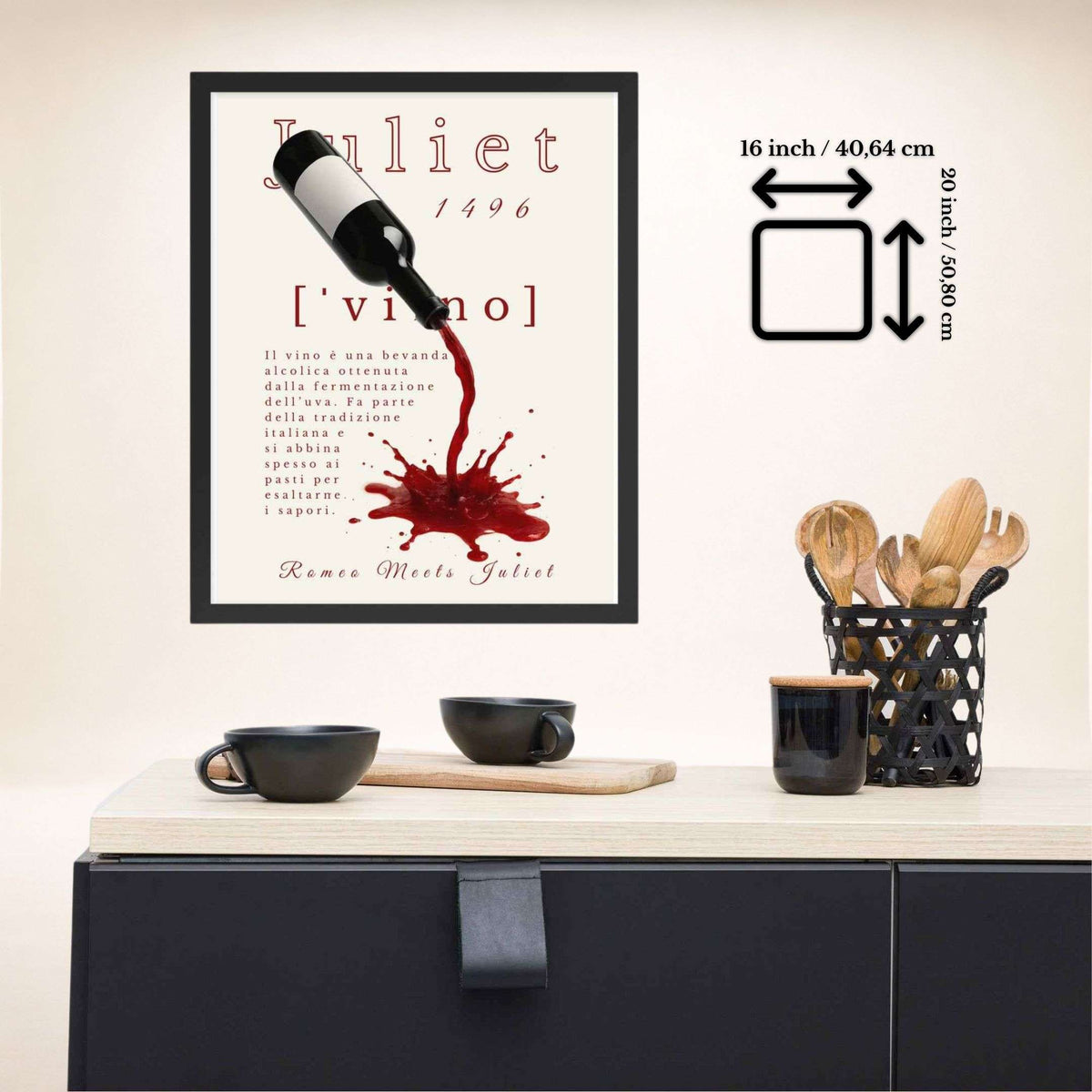 Vino Poster im schwarzen Rahmen über einer Küchenkommode, Format 16 × 20 Zoll