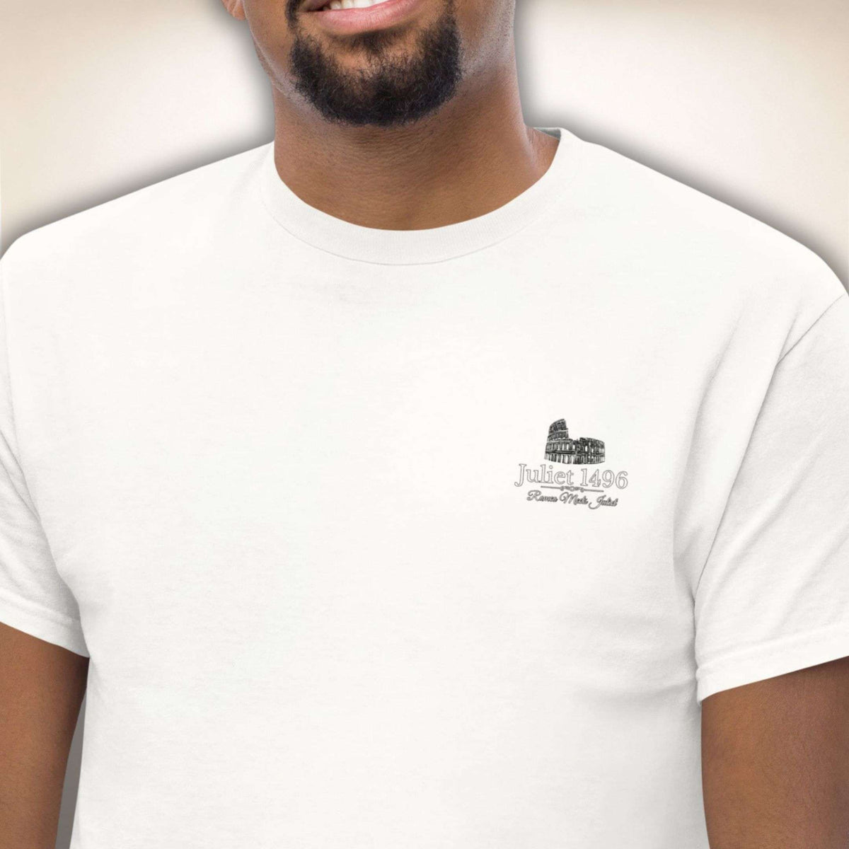 Colosseo Logo T-Shirt in Weiß mit kleinem Kolosseum-Logo auf der Brust