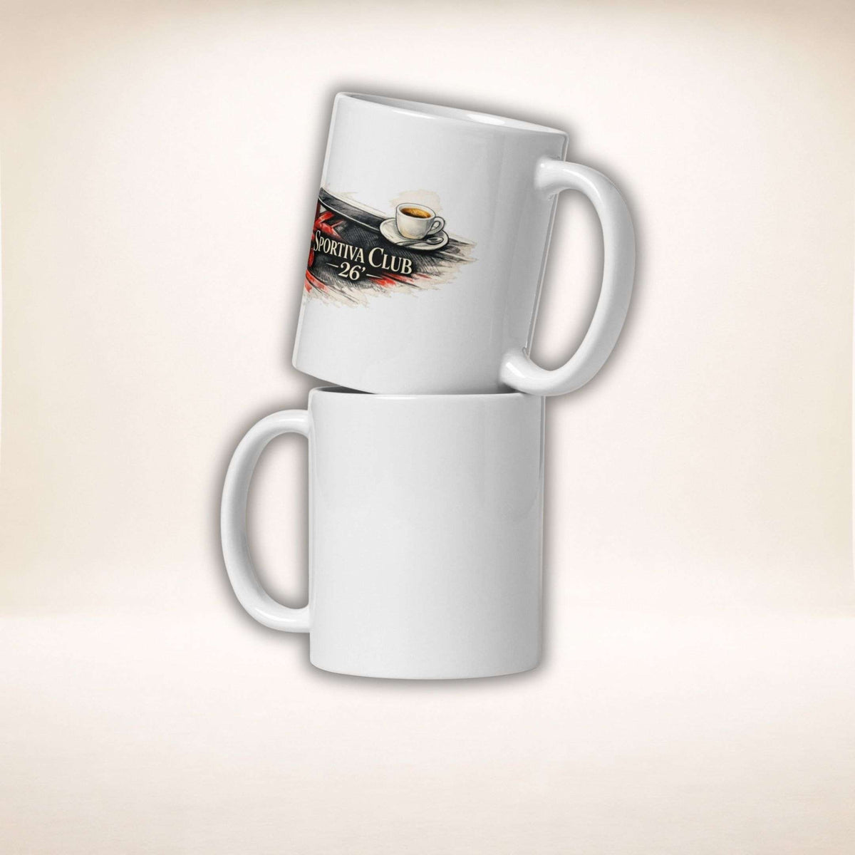 Weiße Tasse Sportiva Club 26 mit Sportwagen- und Espresso-Motiv, zwei gestapelte Ansichten